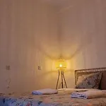 Bela Alexandra Konukevi Fuzeta